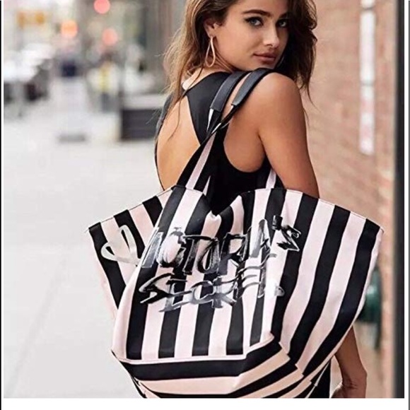 Victoria's Secret Handbags - 💖💞VICTORIA SECRET SIGNATURE STRIPE TOTE